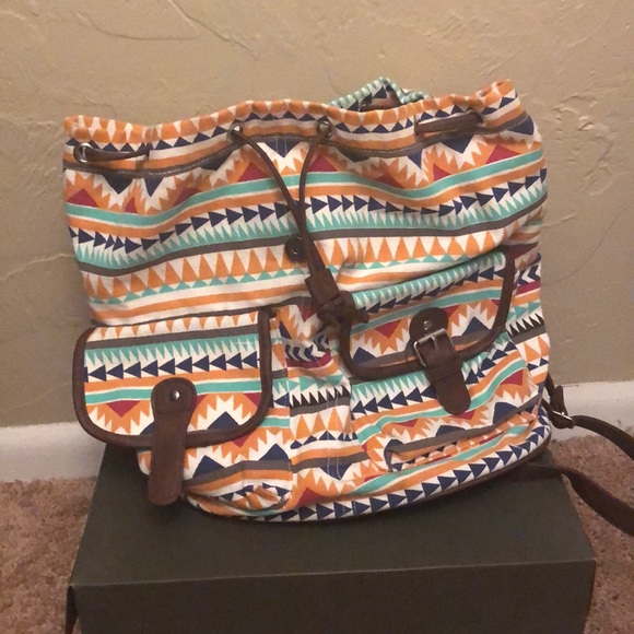 Patterned backpack - Picture 5 of 9